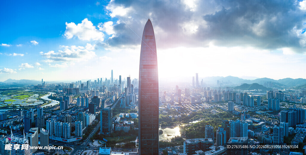 城市天际线中的高耸建筑