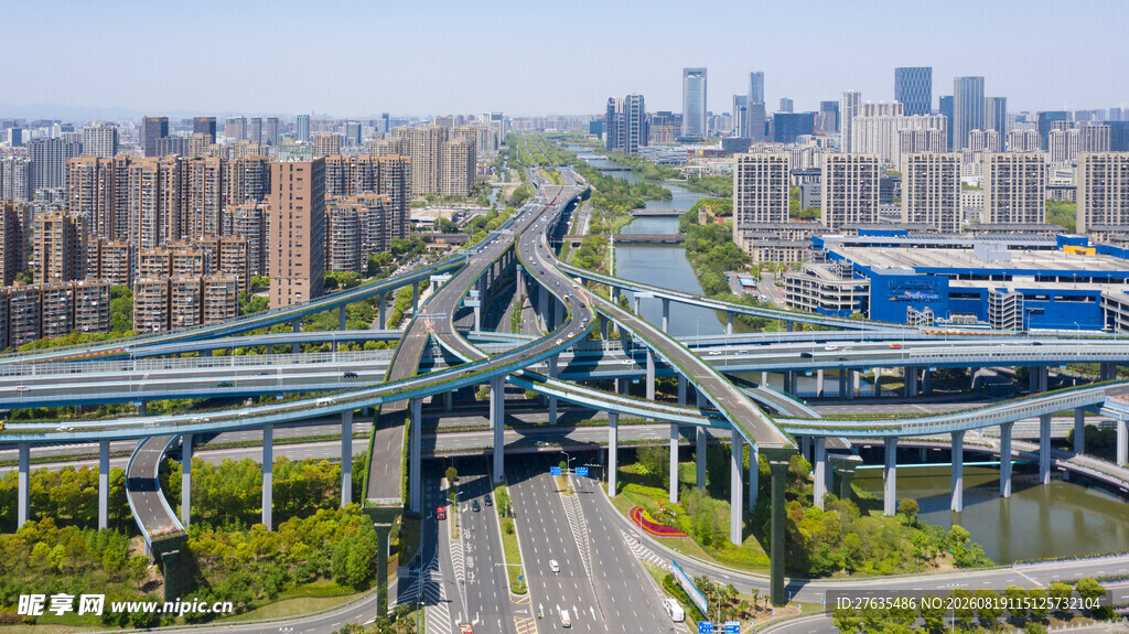 城市立体交通枢纽景象