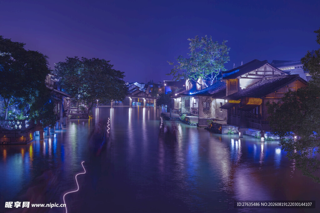 水乡夜景静谧迷人的小镇