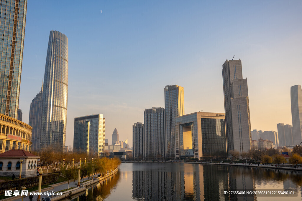 河畔都市天际线美景