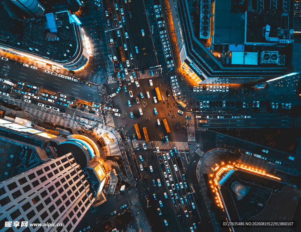 城市繁华十字路口夜景