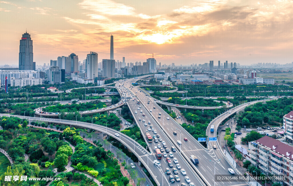 城市黄昏交通枢纽景观