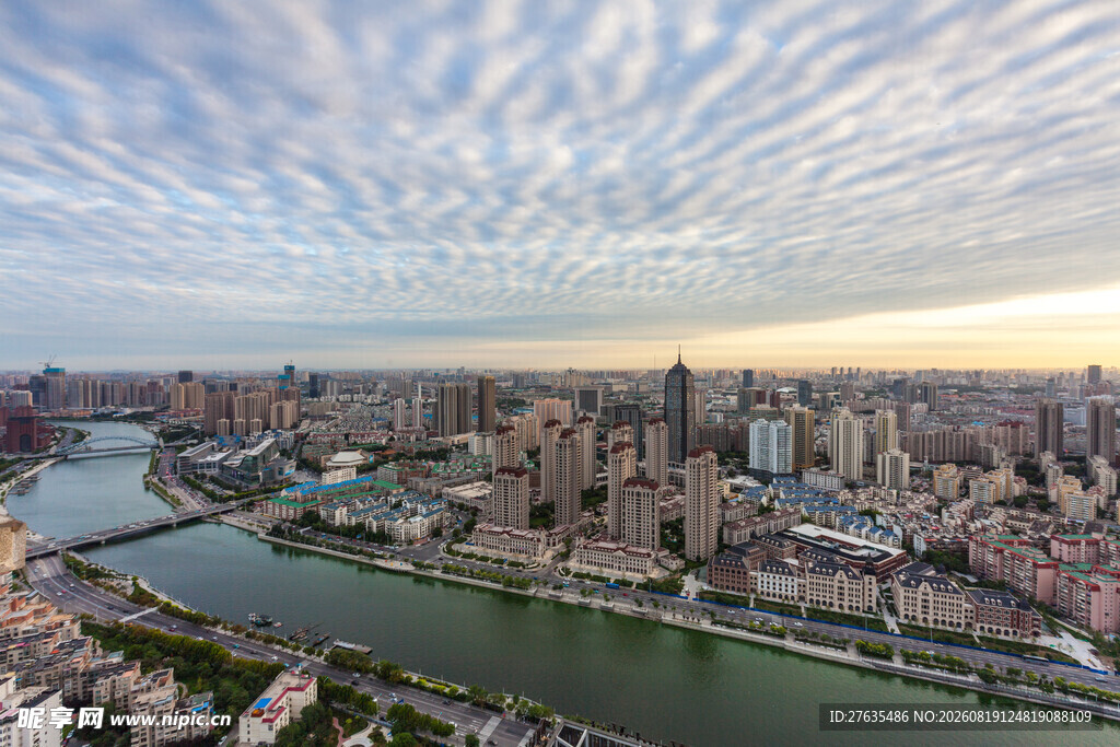 城市河畔全景风光