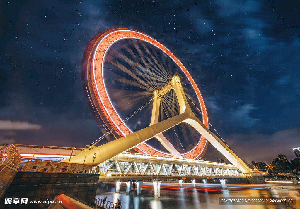 夜幕下璀璨的摩天轮