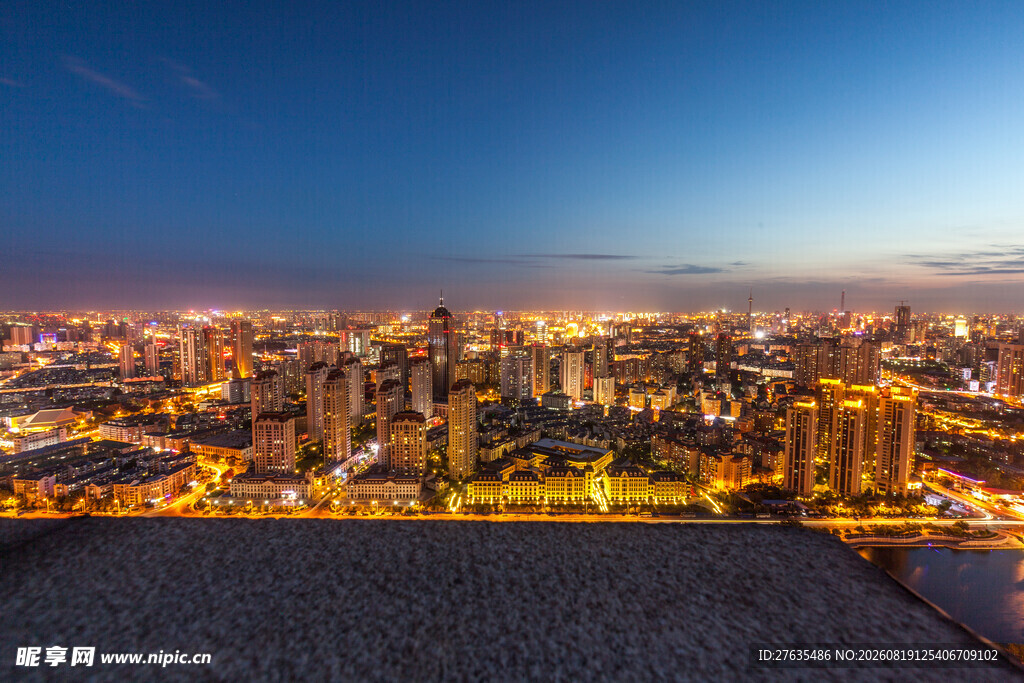 城市璀璨夜景俯瞰图