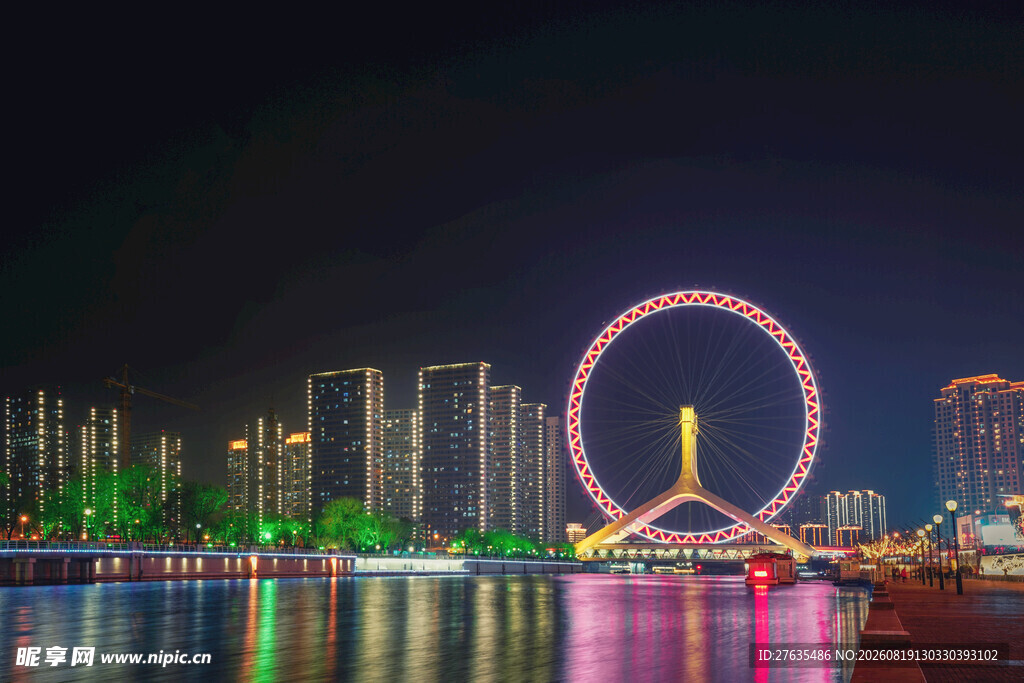 城市河畔璀璨摩天轮夜景