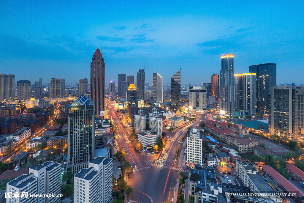城市璀璨夜景俯瞰图