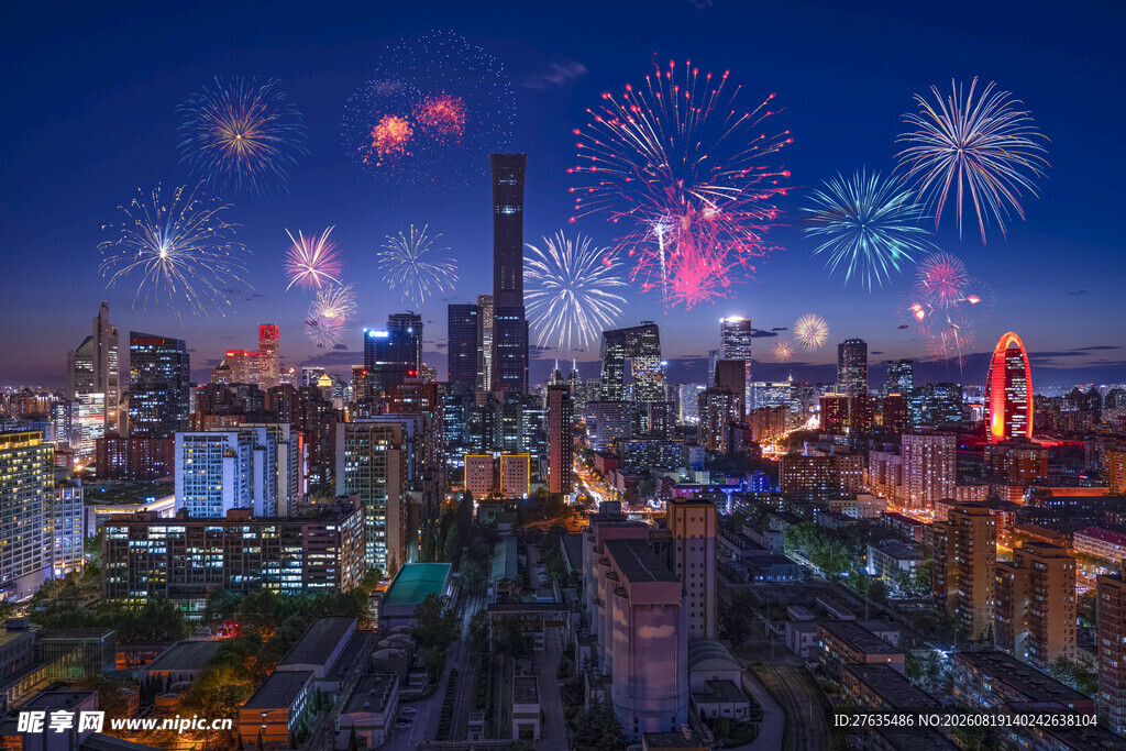 城市夜空烟花璀璨美景