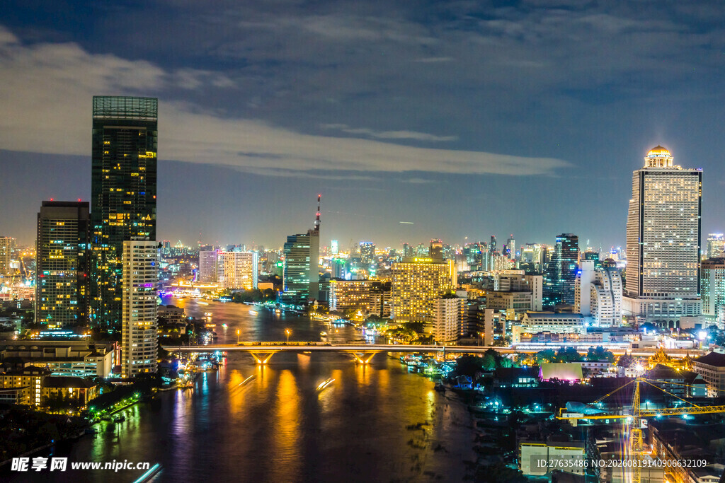繁华都市夜景璀璨灯火