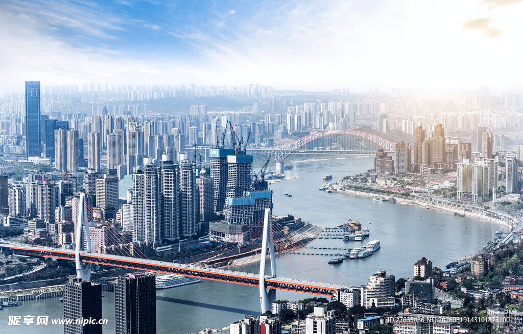 城市天际线与跨江大桥景观