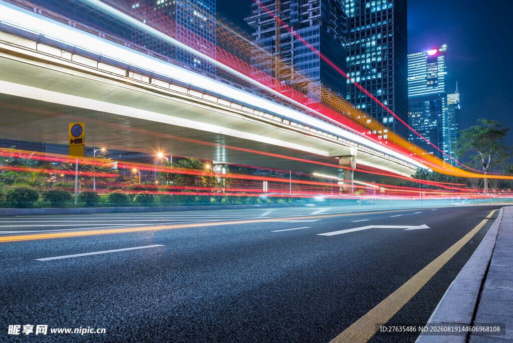 城市道路夜景车流光影