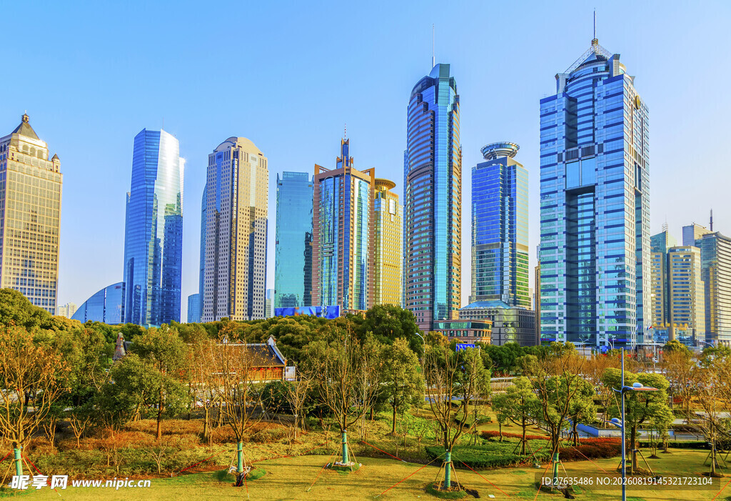 城市天际线与绿地景观