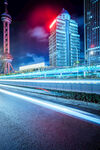 城市夜景中的道路光影