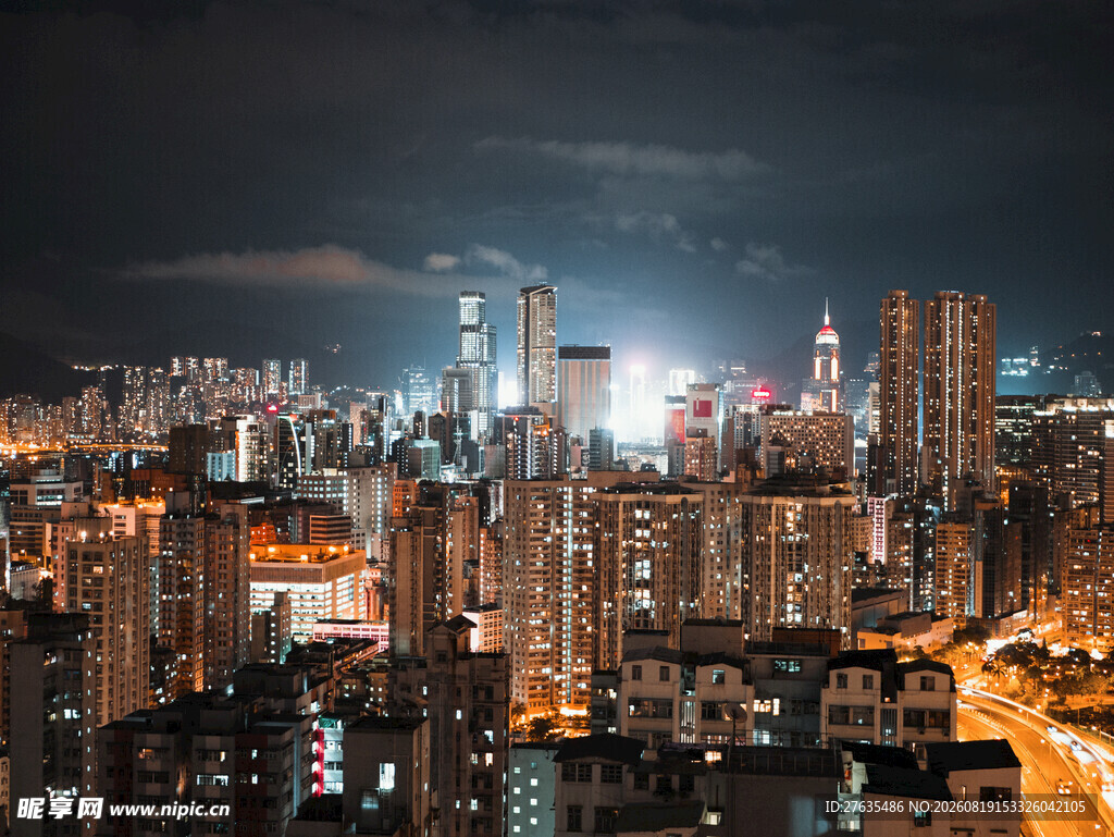 城市璀璨夜景俯瞰图