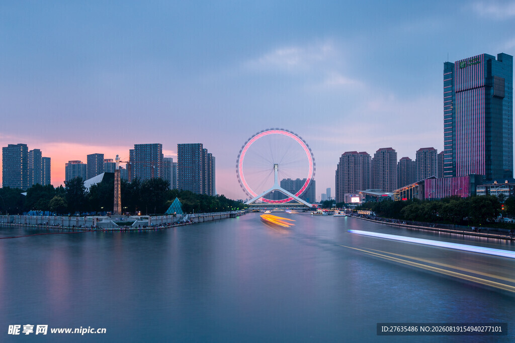 城市河畔摩天轮暮色美景