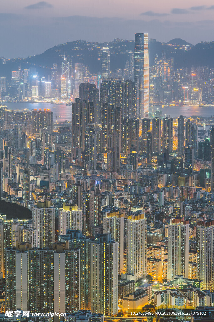 城市璀璨夜景俯瞰图