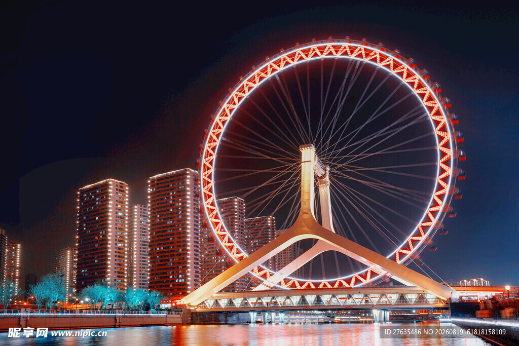 璀璨夜景中的巨型摩天轮