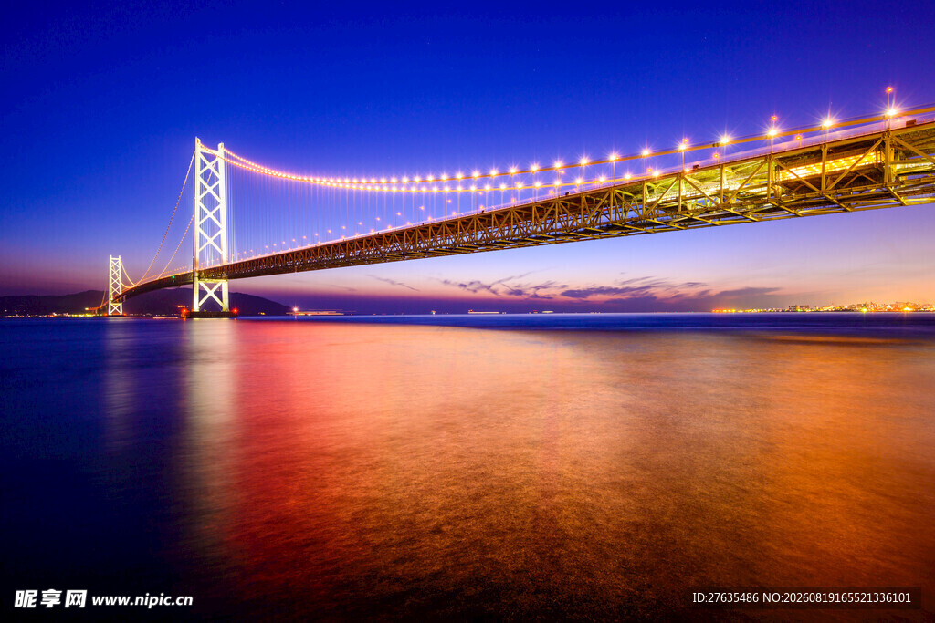 夜幕下的跨海大桥美景