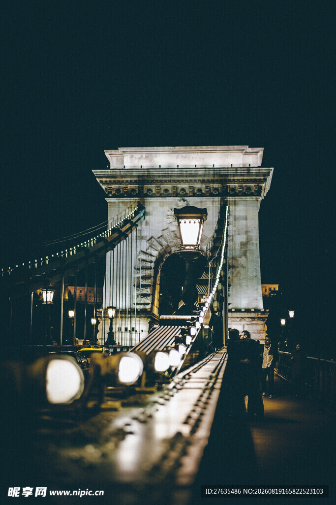 布达佩斯链桥夜景