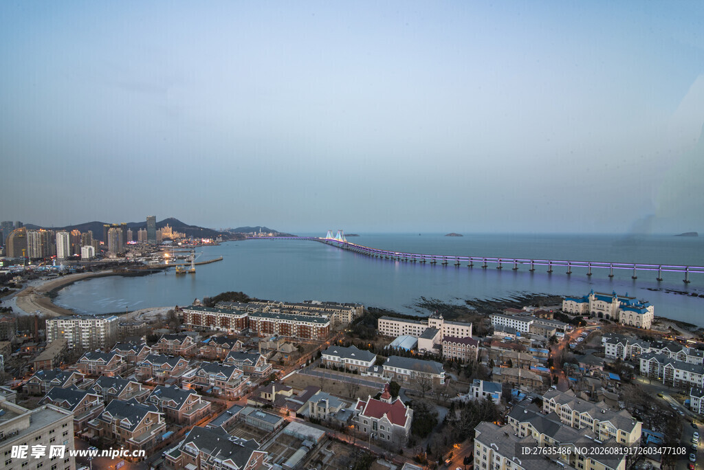 城市海景与跨海大桥景观