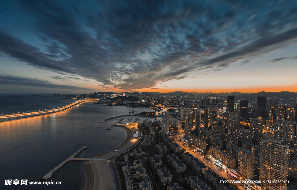 城市黄昏天际线壮丽景观