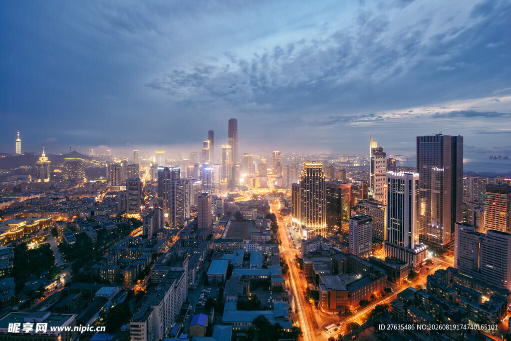 城市璀璨夜景俯瞰图