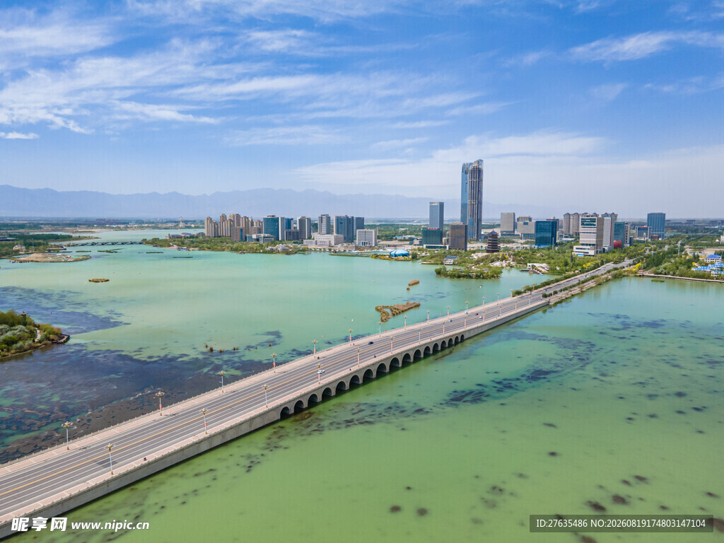 海上长桥连接繁华城市