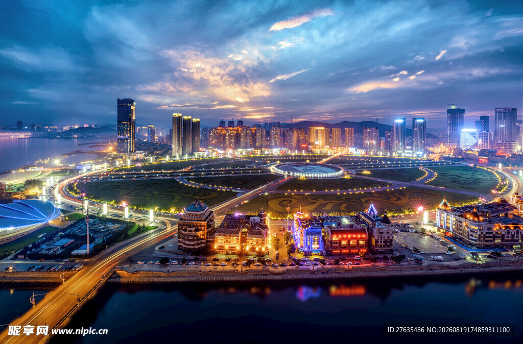 城市璀璨夜景俯瞰图