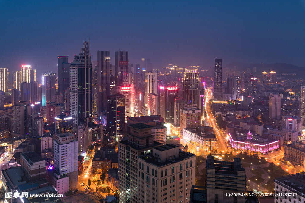 城市璀璨夜景俯瞰图