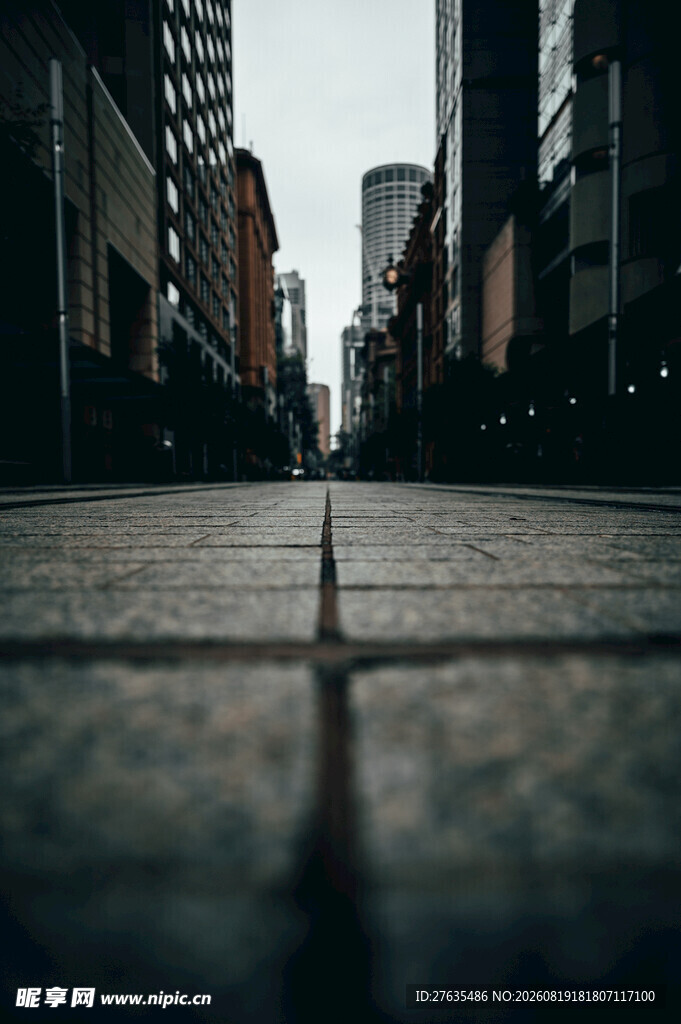 城市街道的孤独空旷景象