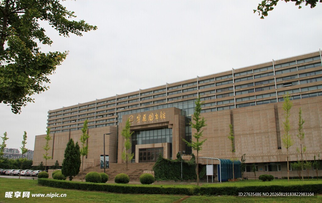 现代风格的大型建筑外观