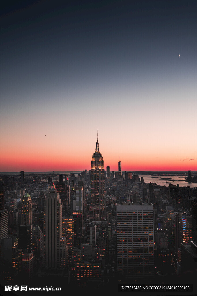 城市黄昏天际线壮丽景观