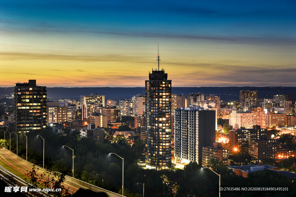 城市璀璨夜景俯瞰图