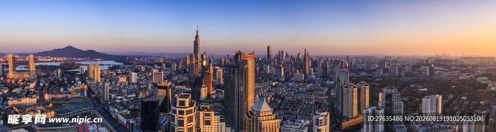 城市天际线日落壮丽景观