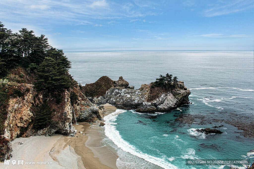 海岸美景碧海蓝天岩石