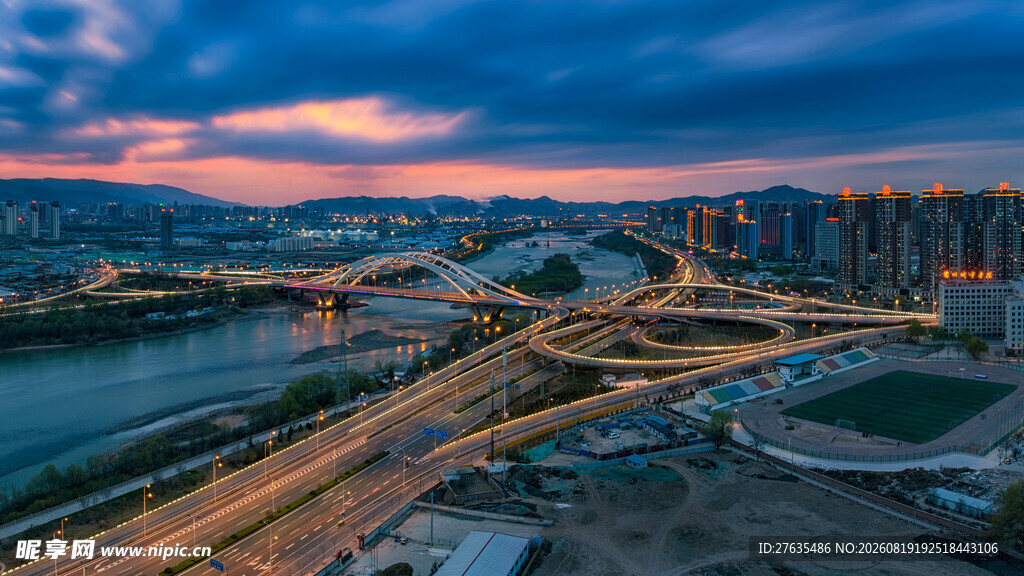 城市黄昏交通枢纽美景