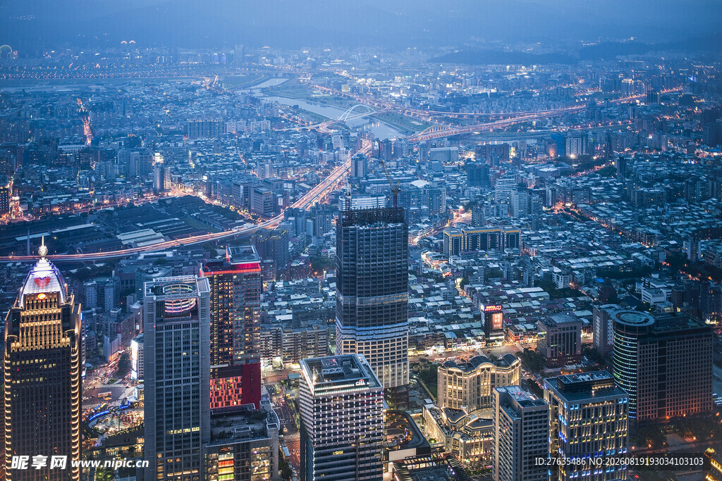 繁华都市夜景俯瞰