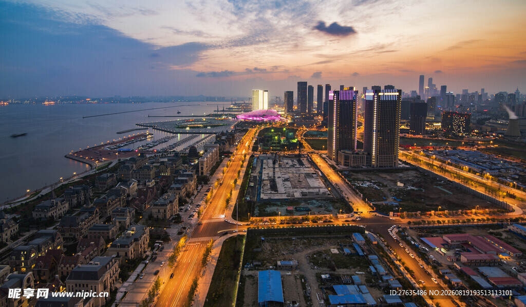 城市黄昏天际线璀璨夜景