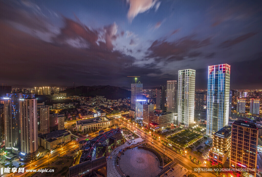 城市璀璨夜景俯瞰图