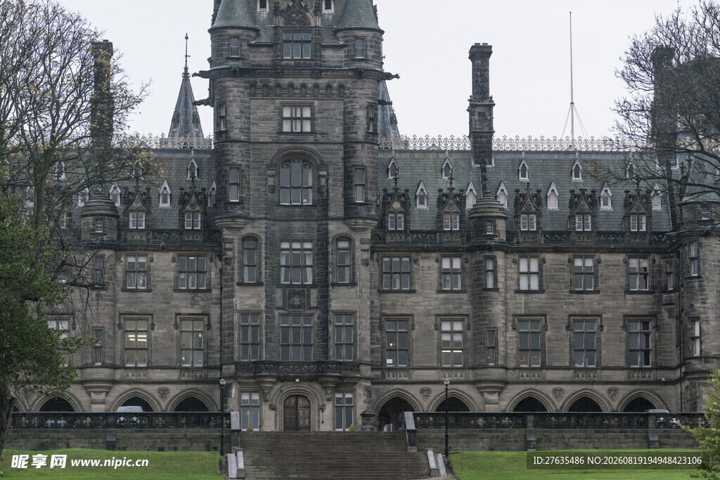 古老宏伟的欧式风格大学校园