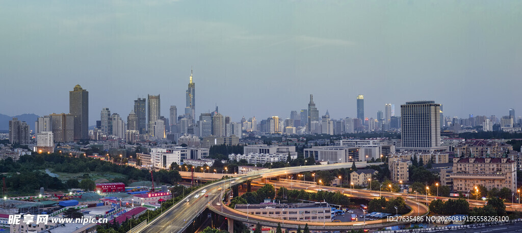 城市黄昏交通景观