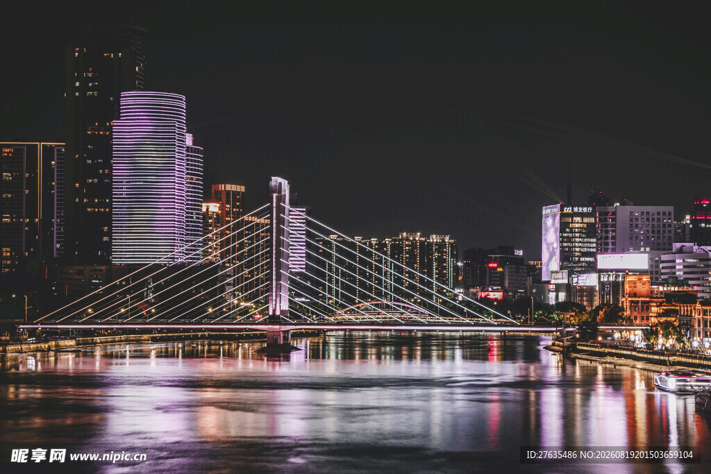 城市璀璨夜景桥梁映灯火