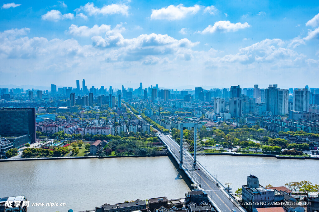 城市江景与桥梁壮丽风光