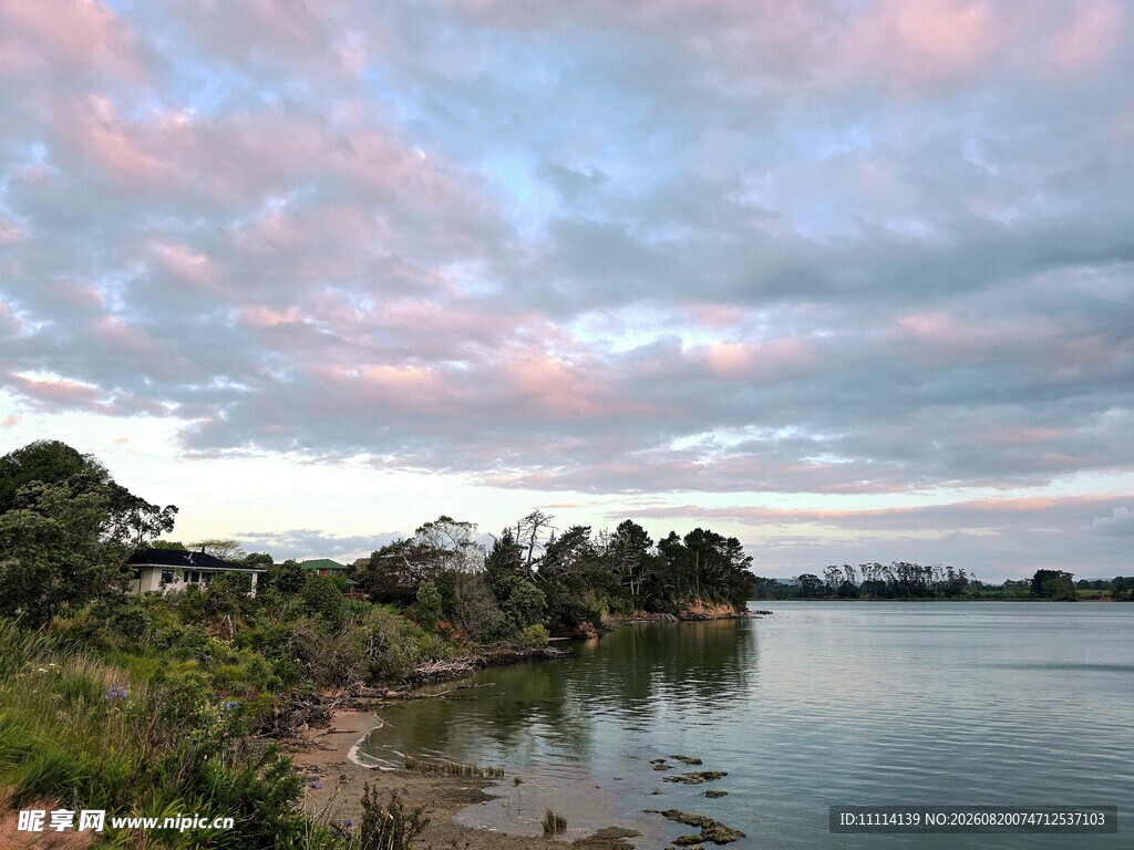 海滨云霞美景