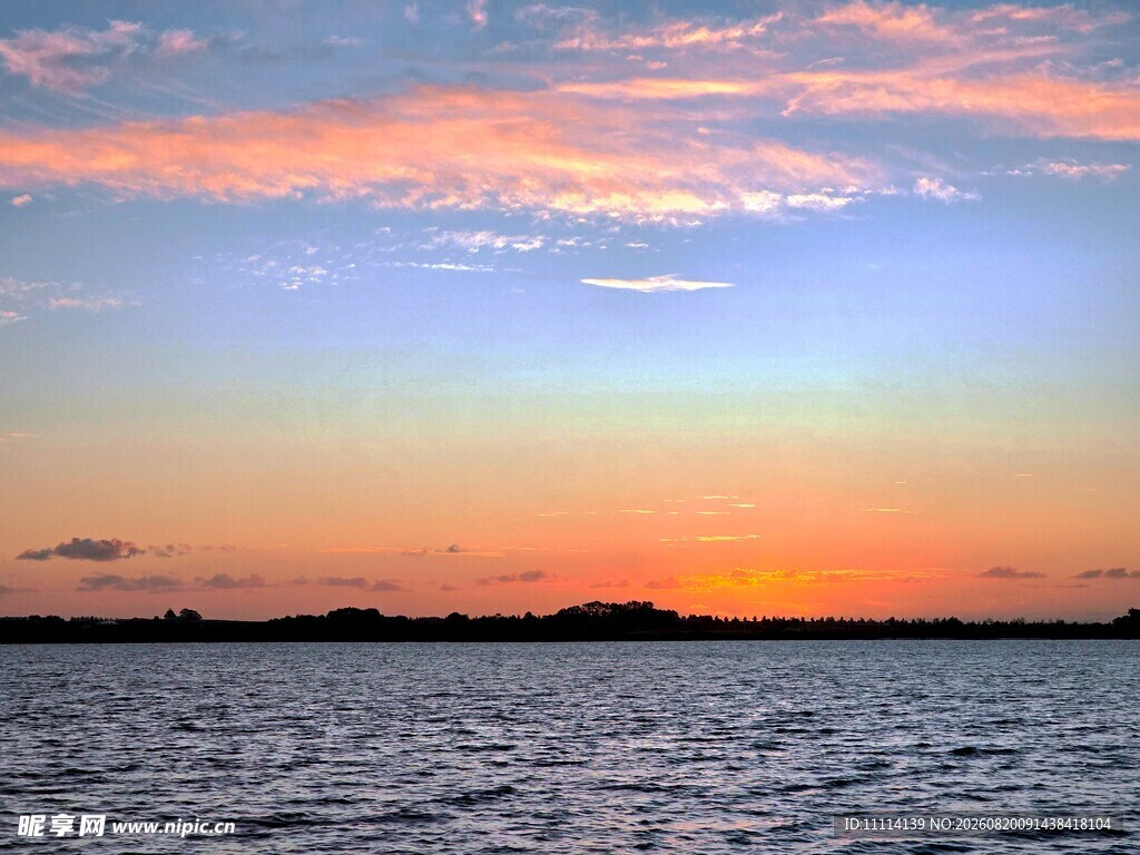 海上绝美日落景观