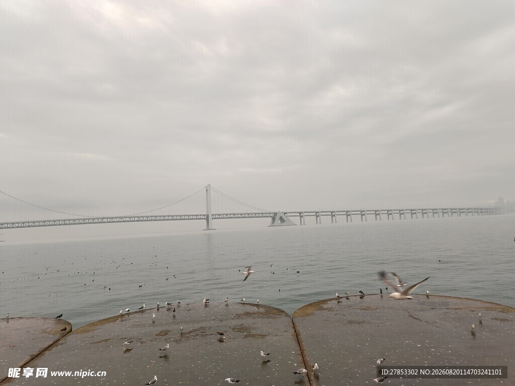 海边朦胧景象