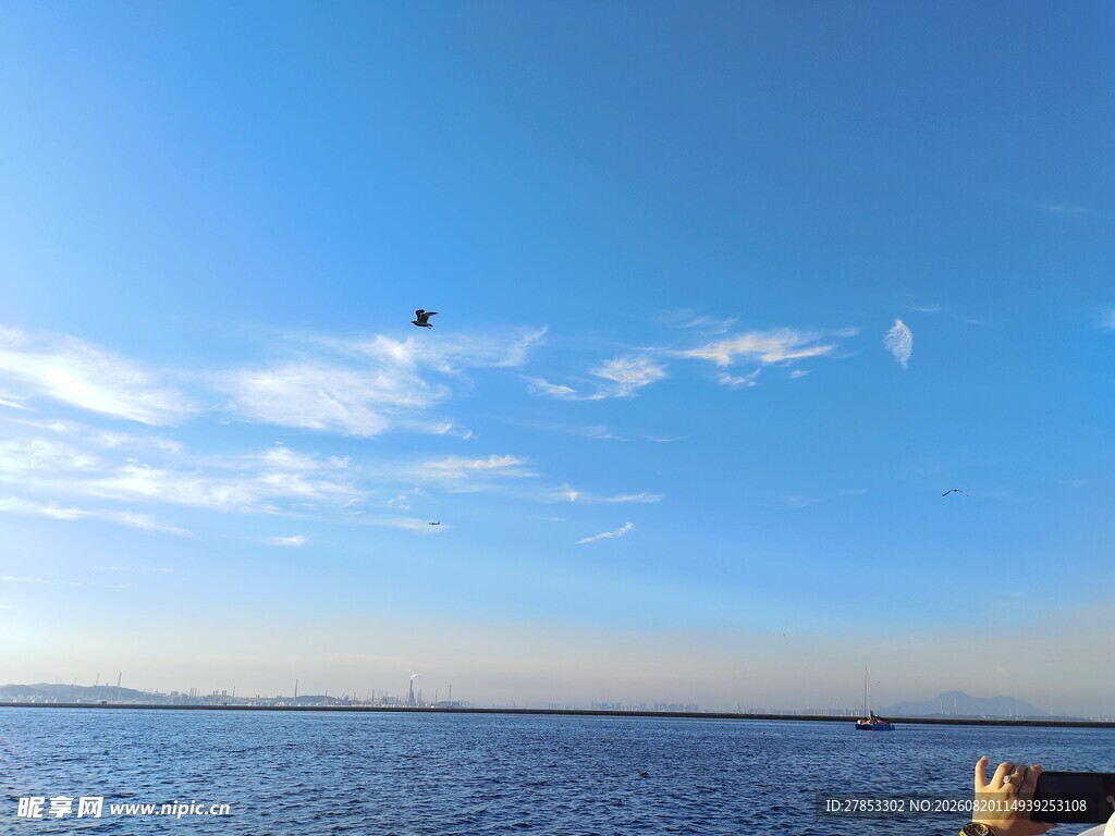 蓝天碧海间的空中景致