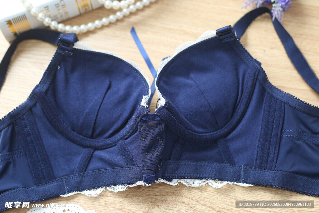 深蓝色女士内衣展示