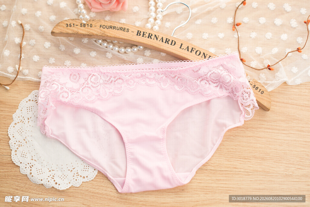 粉色蕾丝女士内裤展示