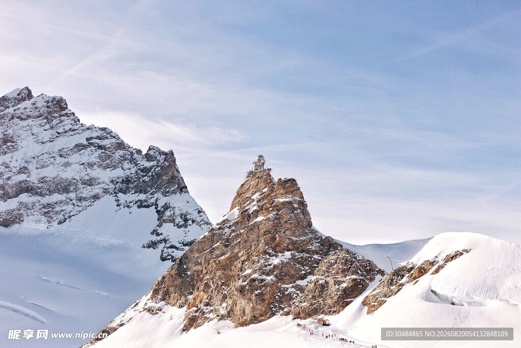 雪山峻岭壮丽风光